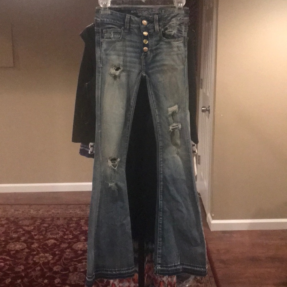 Love! These bell bottom jeans from AE!